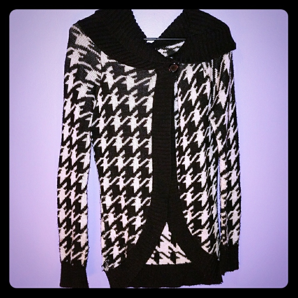 Long houndstooth cardigan